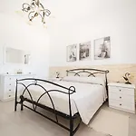 Villa Maris - Giardino-parcheggio-veranda Esterna