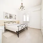 Villa Maris - Giardino-parcheggio-veranda Esterna Torre Suda