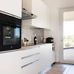Villa Maris - Giardino-parcheggio-veranda Esterna
